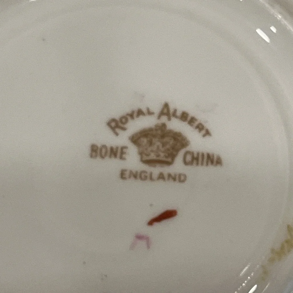 Royal Albert English Bone China Teacup and Saucer Old English Rose
